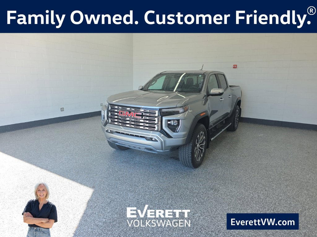 Used 2025 GMC Canyon Denali AWD/4WD image 1