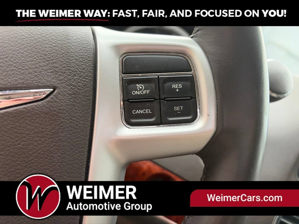 Used 2016 Chrysler Town & Country Touring-L FWD image 18