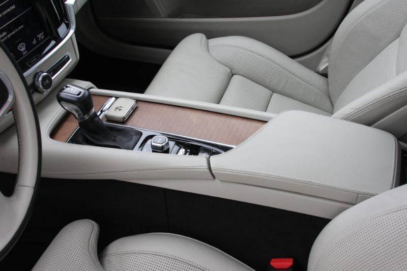 Used 2017 Volvo S90 T6 Inscription w/ Vision Package image 26