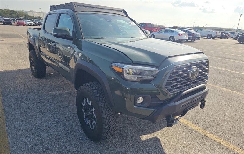 Used 2021 Toyota Tacoma TRD Off-Road w/ TRD Premium Off Road Package AWD/4WD image 3