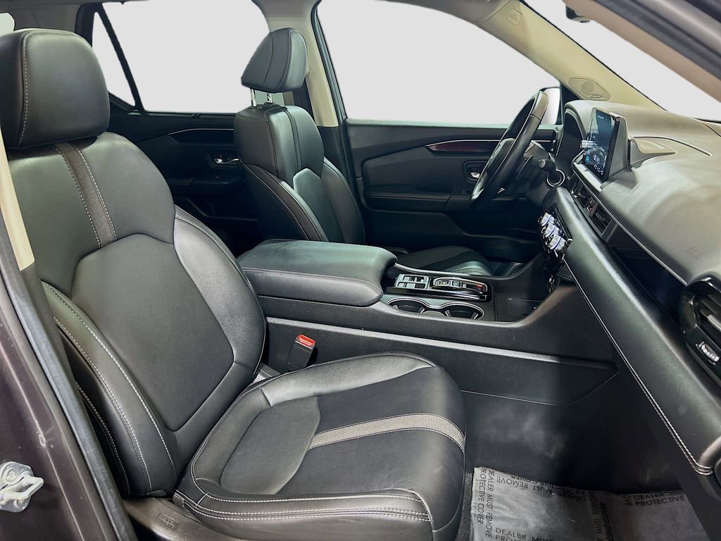 Used 2025 Honda Pilot Touring image 29