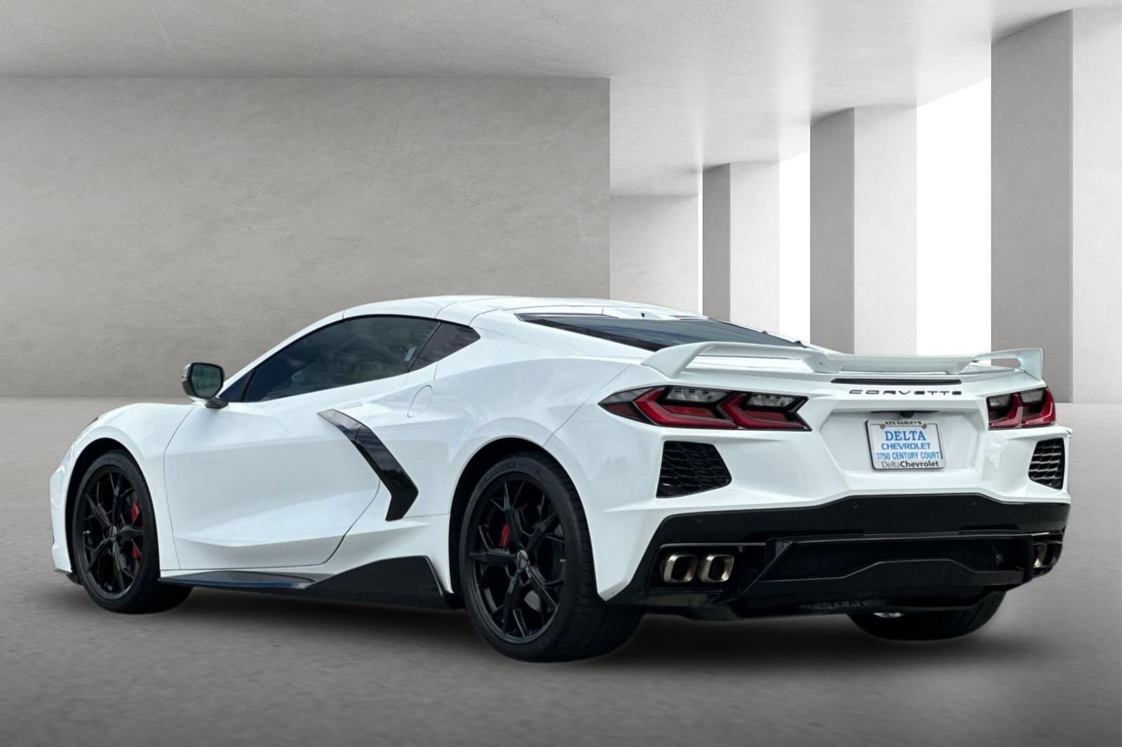 Used 2022 Chevrolet Corvette Stingray Premium Cpe w/ Z51 Performance Package RWD image 6