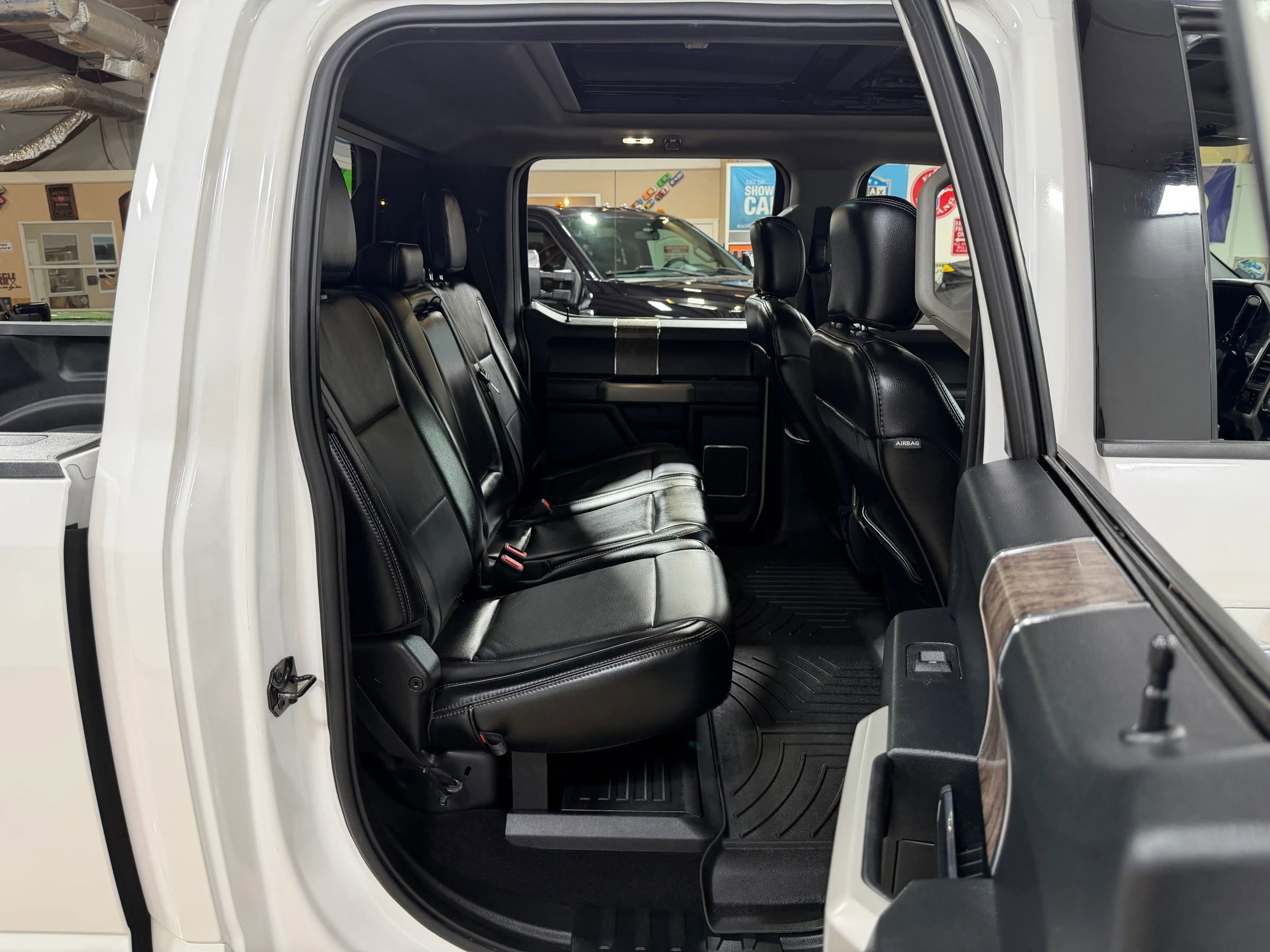 Used 2019 Ford F250 Lariat w/ Lariat Ultimate Package AWD/4WD image 18
