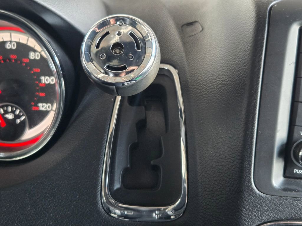 Used 2017 Dodge Grand Caravan SXT w/ Driver Convenience Group image 6