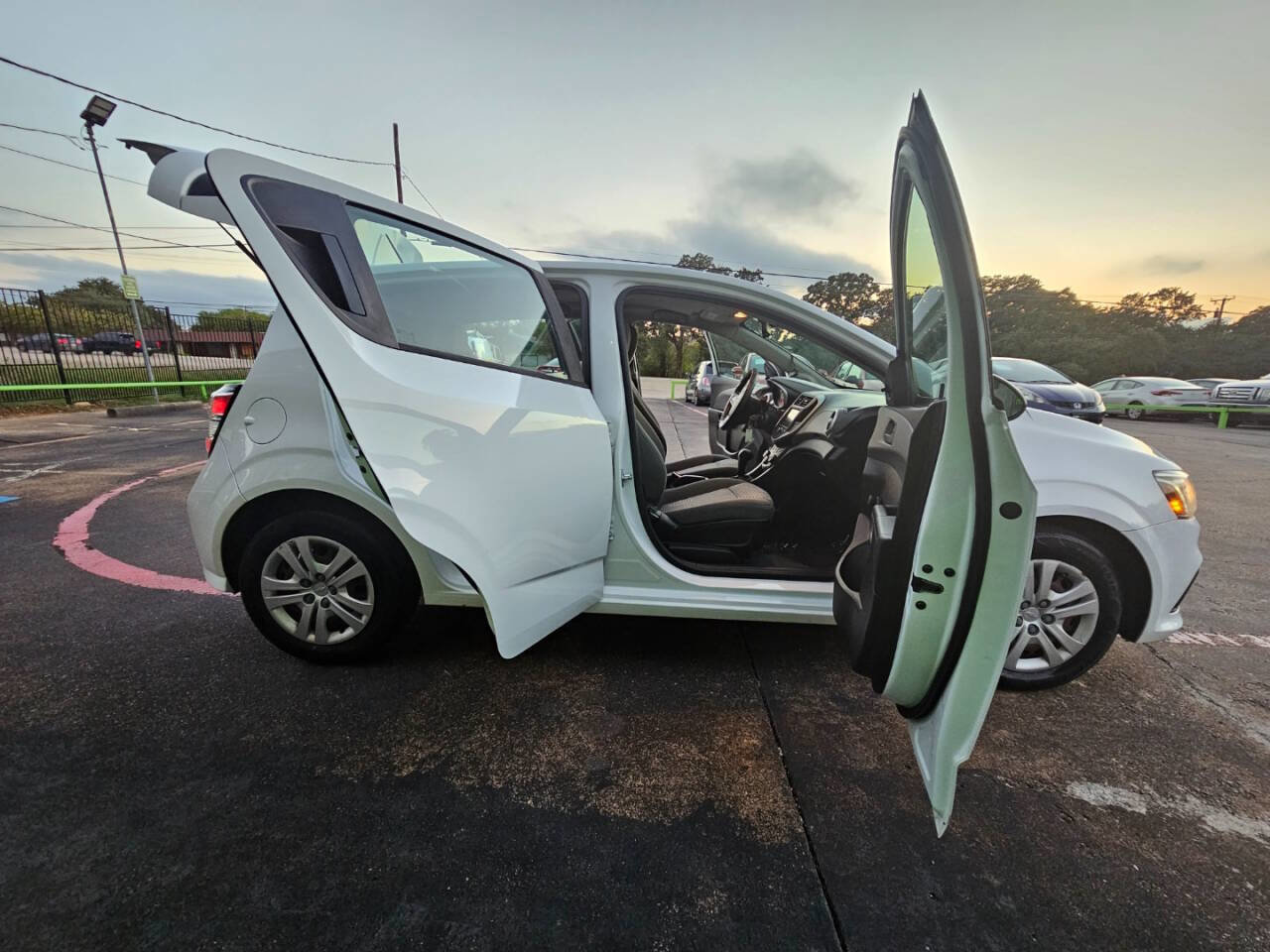 Used 2017 Chevrolet Sonic LT image 39