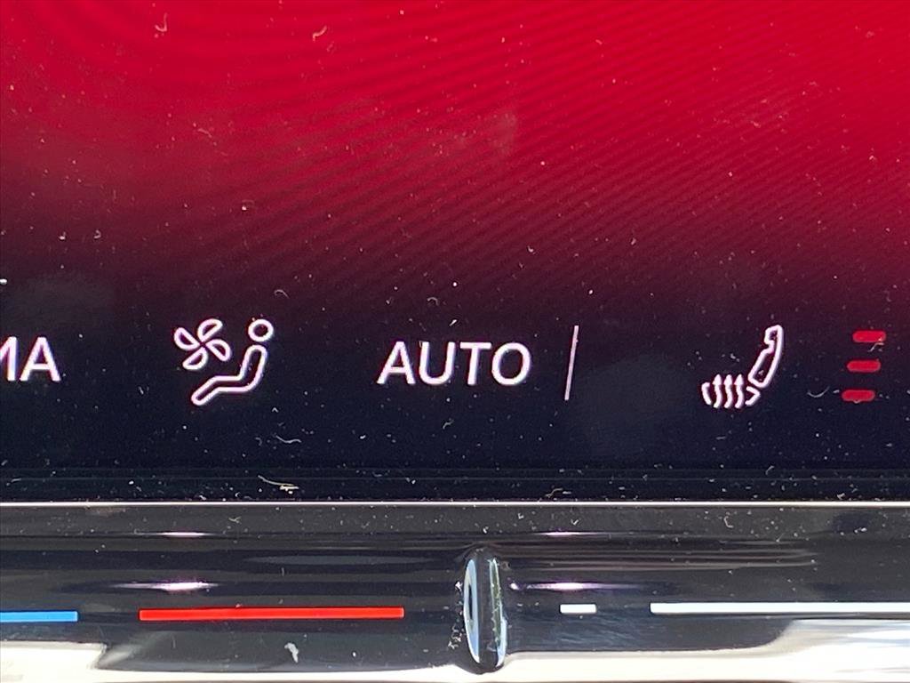 Used 2025 Volkswagen Tiguan SE AWD/4WD image 12