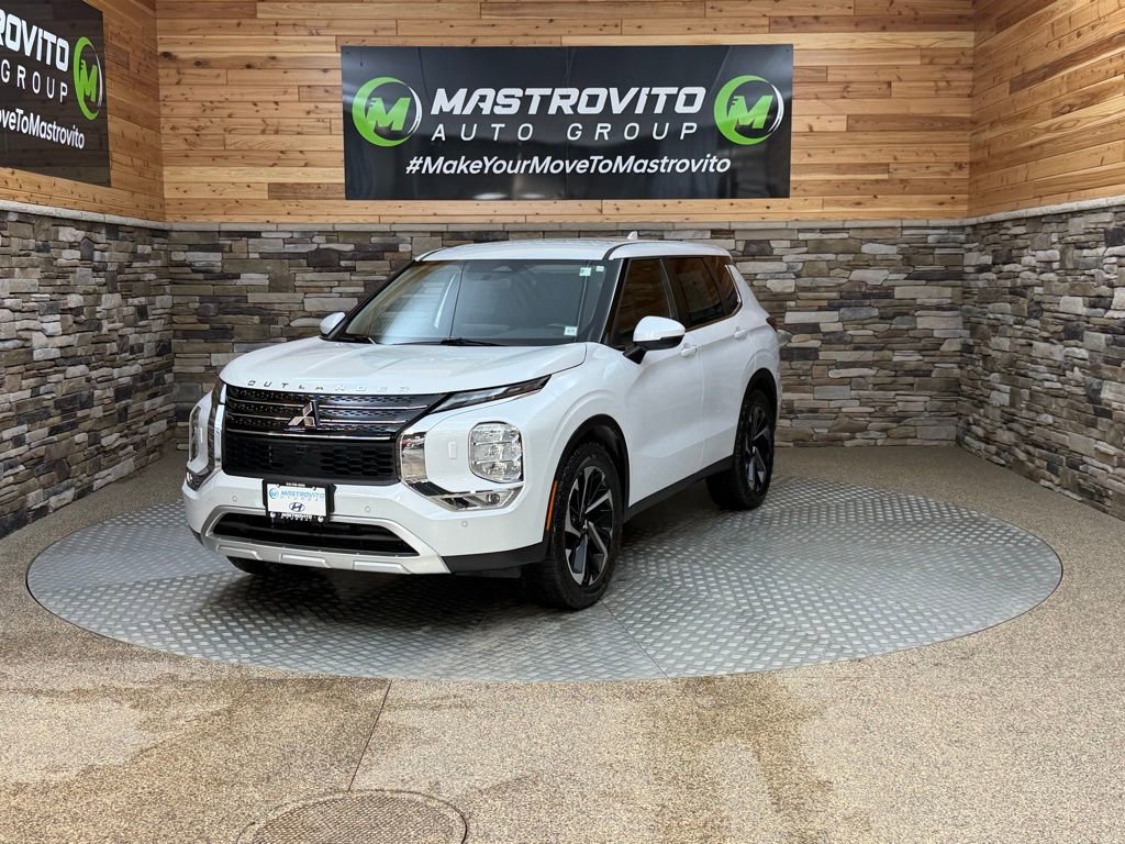 Used 2023 Mitsubishi Outlander SE image 4