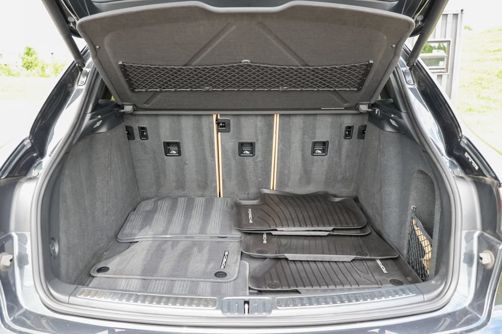 Certified 2023 Porsche Macan Turbo AWD/4WD image 44