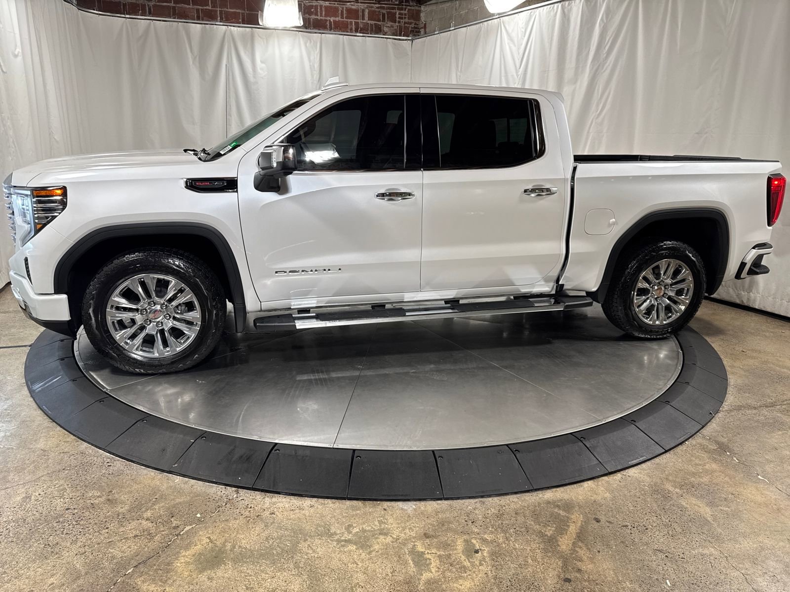 Used 2023 GMC Sierra 1500 Denali w/ Technology Package image 6