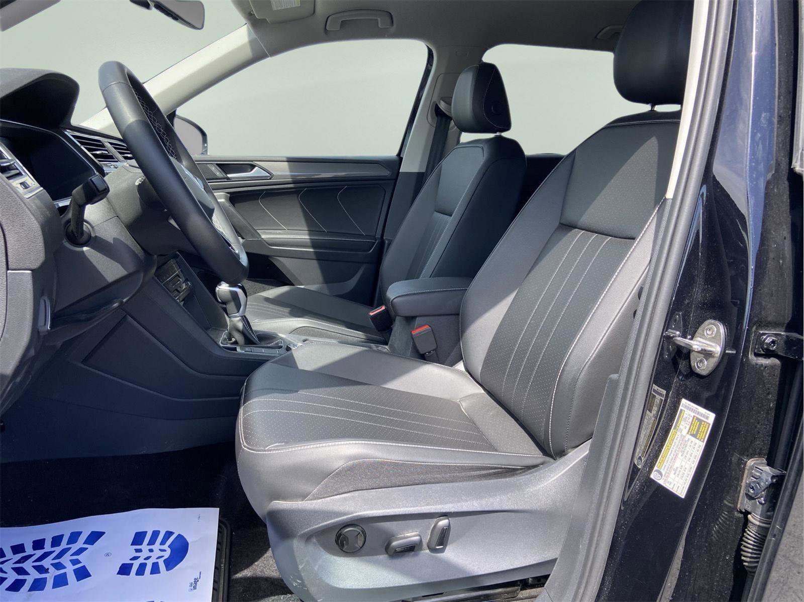 Used 2023 Volkswagen Tiguan SE AWD/4WD image 17