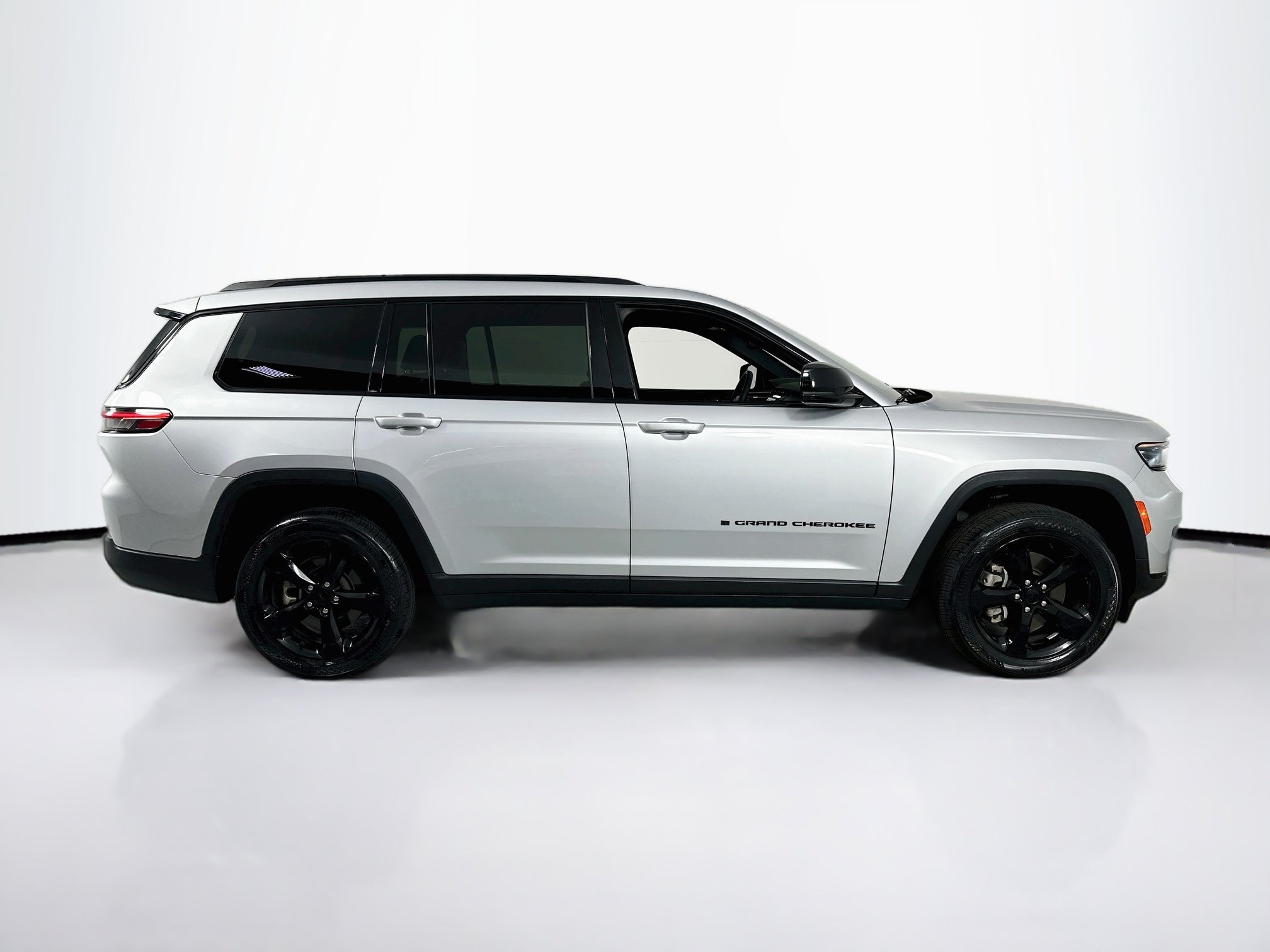 Used 2023 Jeep Grand Cherokee L Laredo AWD/4WD image 4