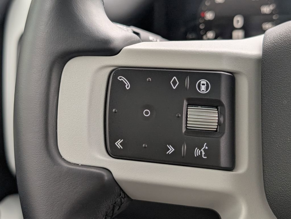 Used 2024 Land Rover Defender 130 S image 26