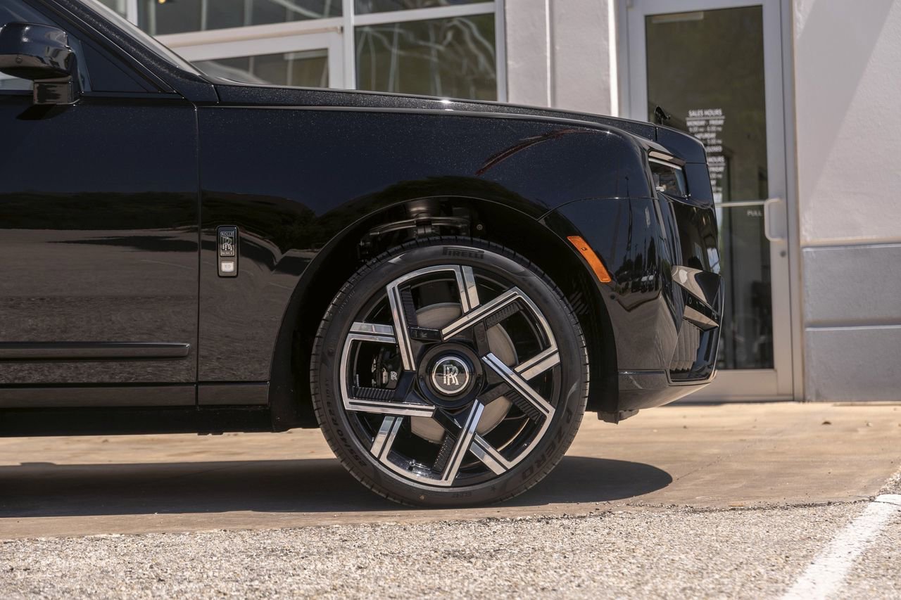 New 2026 Rolls-Royce Cullinan Black Badge image 12