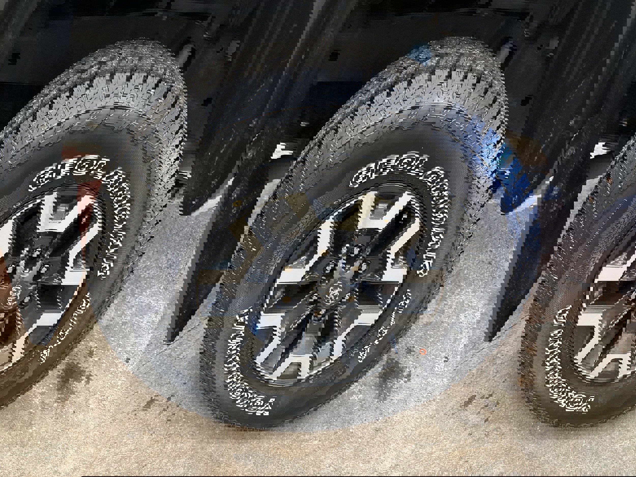 Used 2022 Toyota Tacoma TRD Off-Road image 12