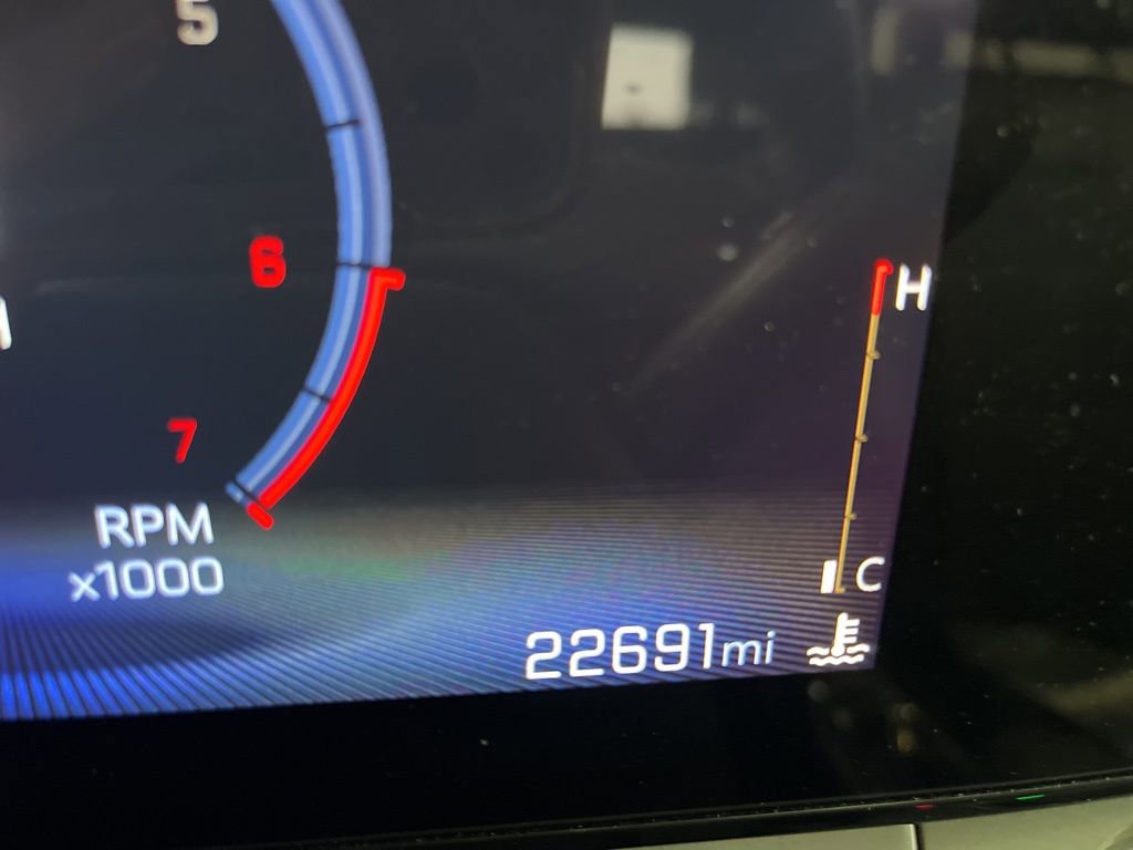 Used 2025 Chevrolet Trax LT w/ LT Convenience Package image 2