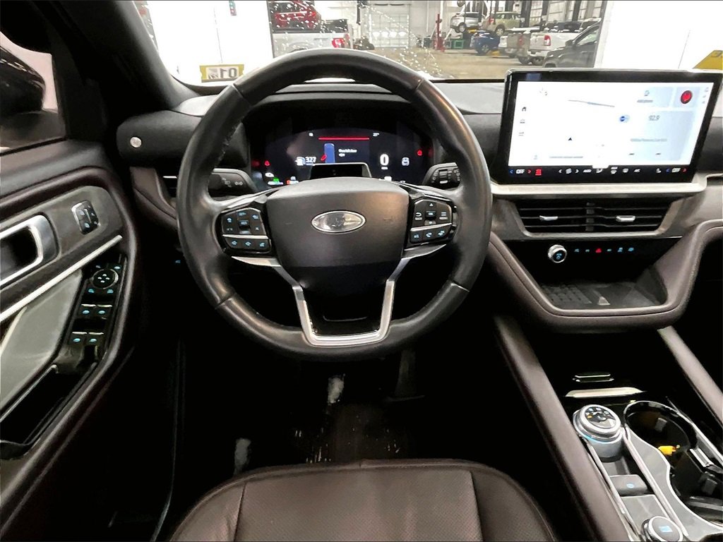 Used 2025 Ford Explorer Platinum w/ LUX Leather Package image 18