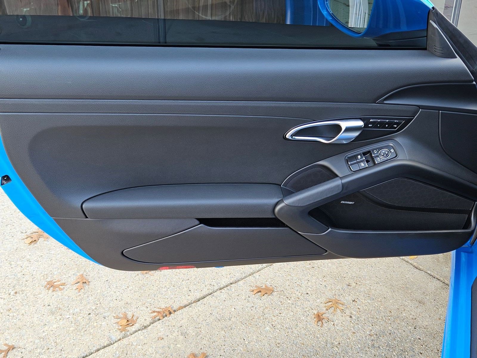 Used 2025 Porsche 718 Cayman image 13