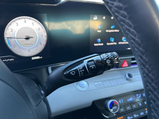 Used 2023 Hyundai Elantra Limited image 25