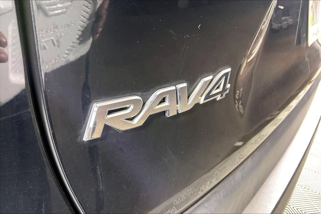 Used 2019 Toyota RAV4 XLE Premium w/ Cold Weather Package AWD/4WD image 7