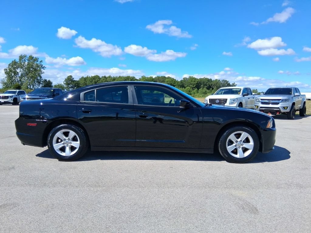 Used 2013 Dodge Charger SE RWD image 6