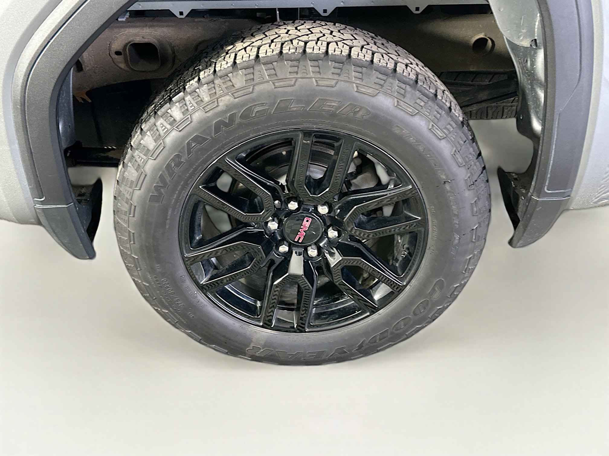 Used 2025 GMC Sierra 1500 Elevation image 11