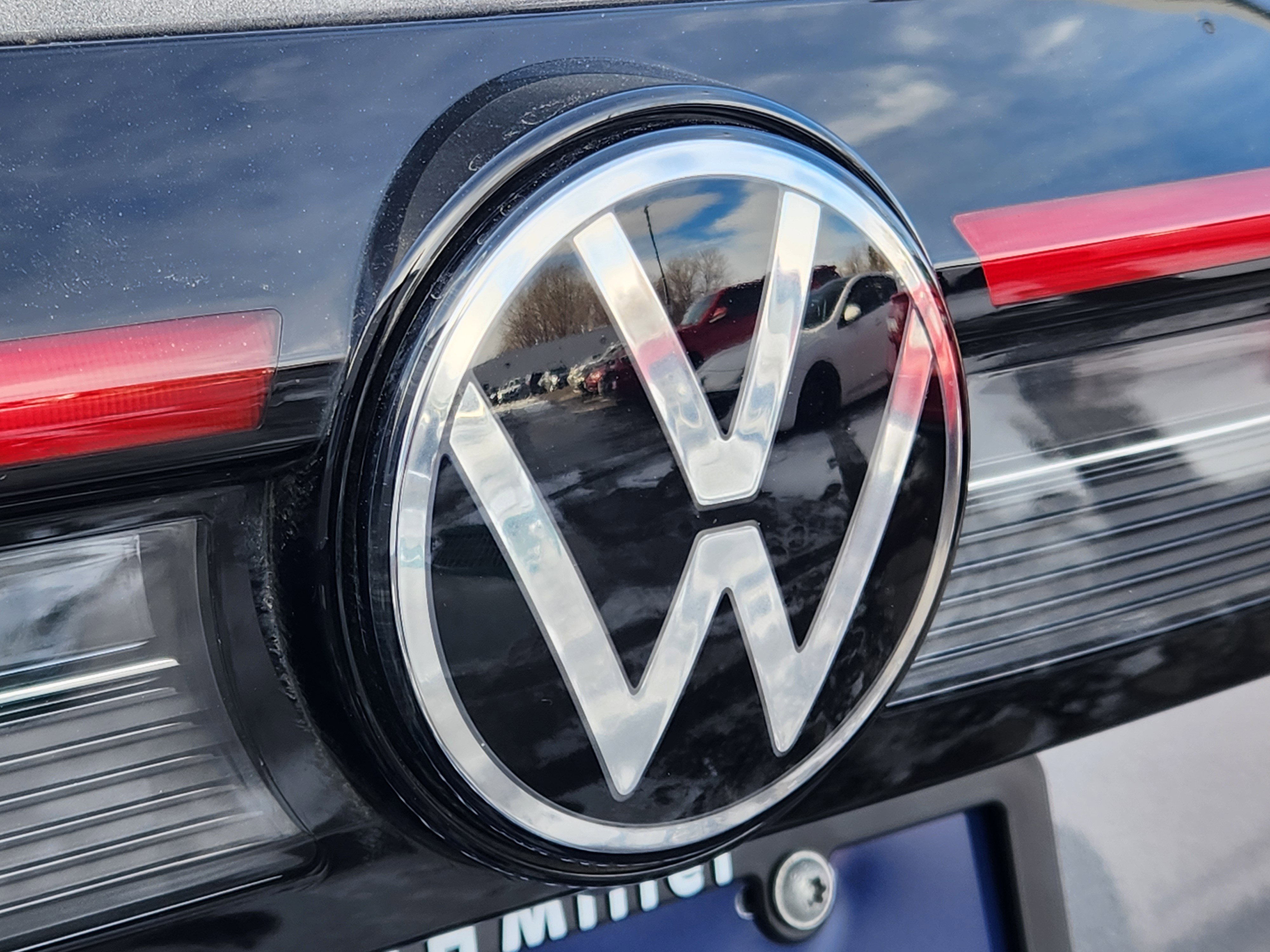 Used 2025 Volkswagen Taos SE image 21