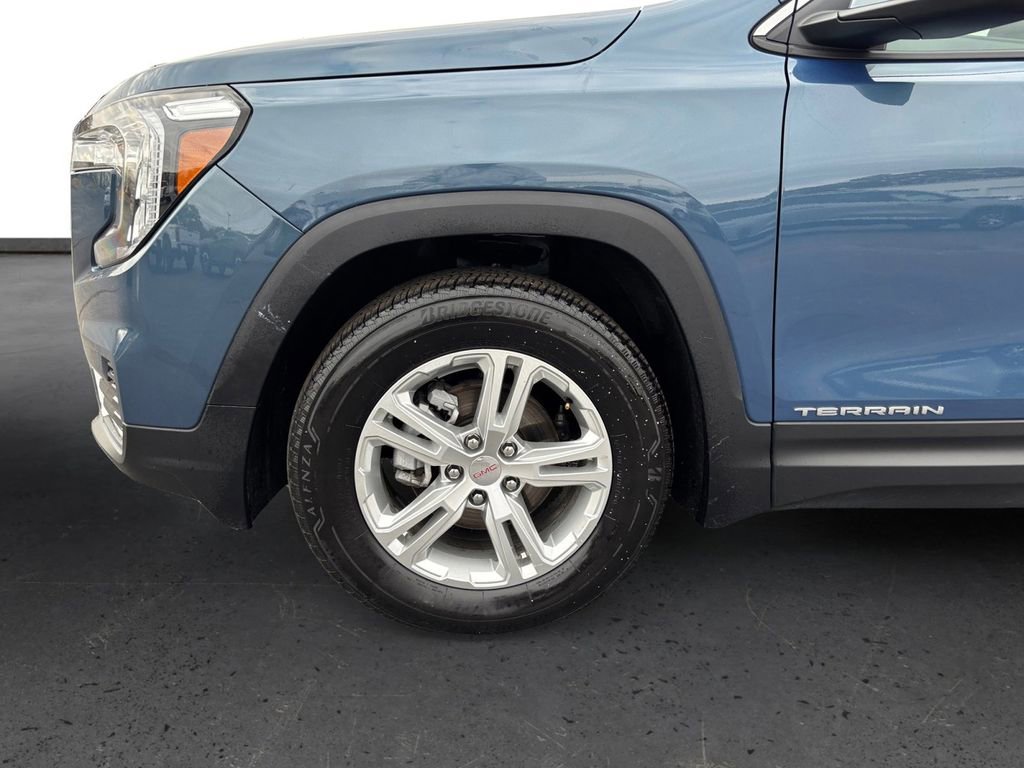 Used 2024 GMC Terrain SLE image 13