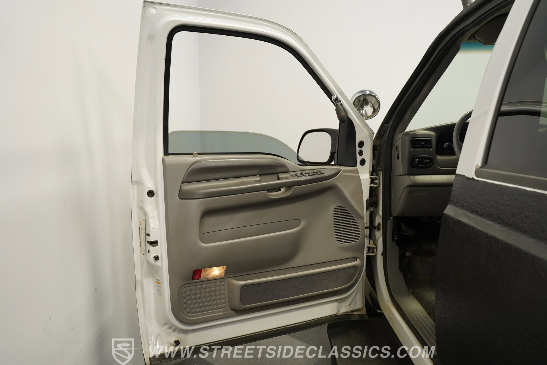 Used 2000 Ford Excursion XLT image 40