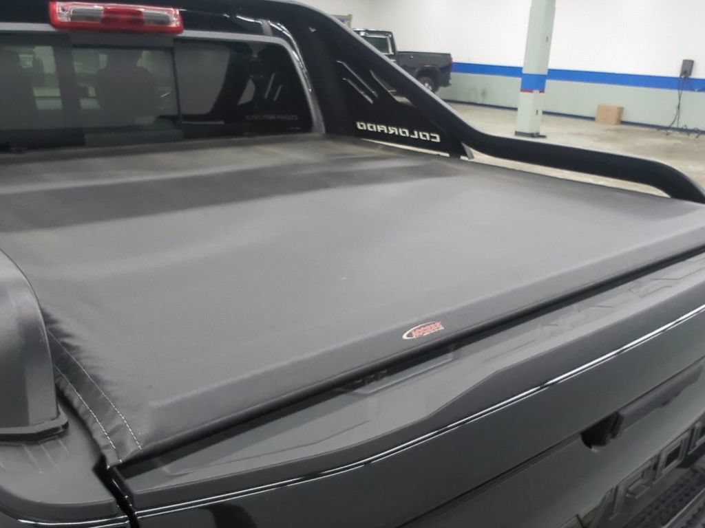 Used 2025 Chevrolet Colorado Z71 w/ Midnight Edition AWD/4WD image 26