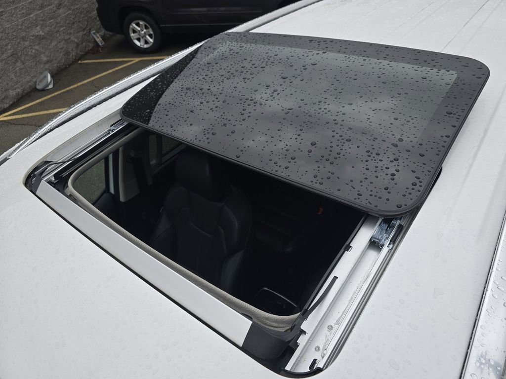 Used 2020 Kia Telluride EX w/ EX Premium Package image 3