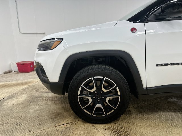 Used 2025 Jeep Compass Trailhawk w/ Trailhawk Elite Group AWD/4WD image 26