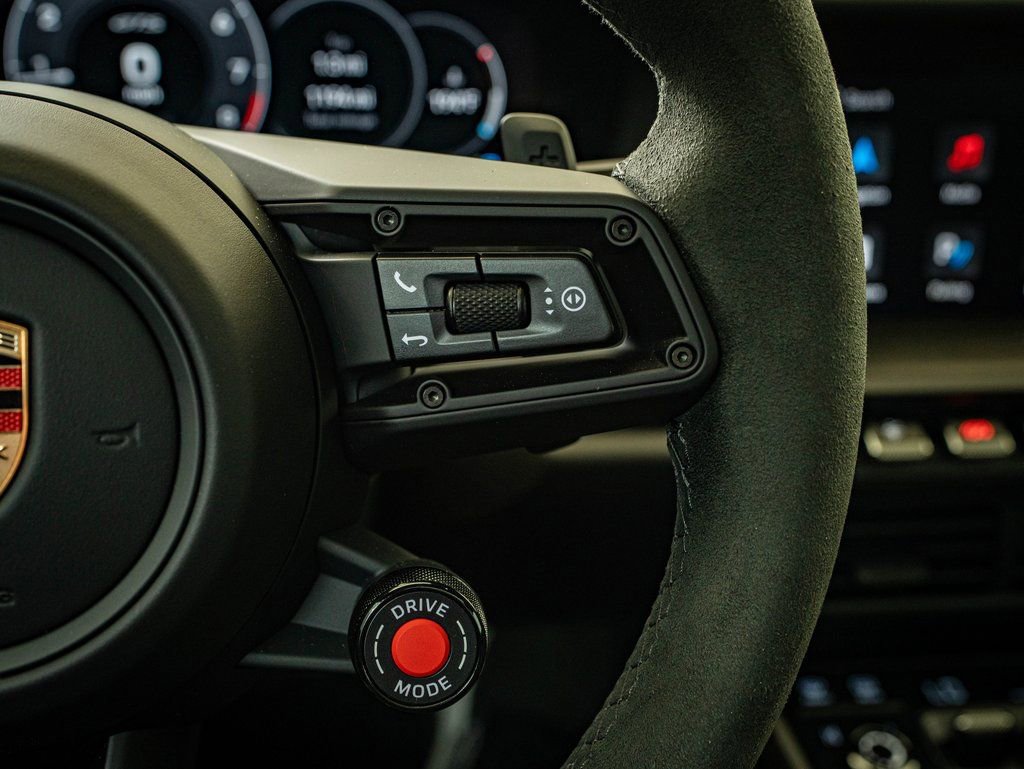 Certified 2025 Porsche 911 Carrera GTS RWD image 41