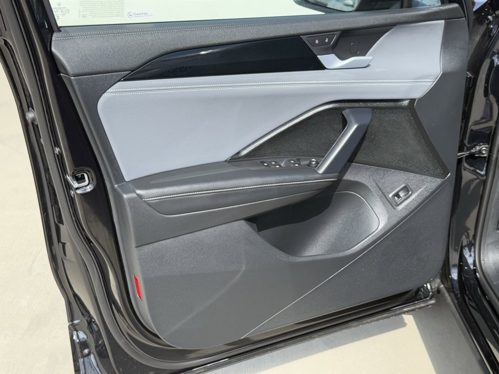 New 2026 Volkswagen Tiguan SE R-Line image 11