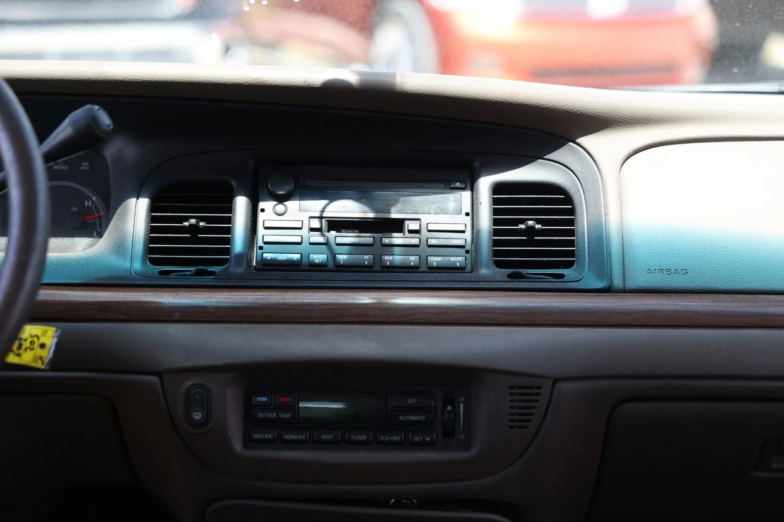 Used 2004 Ford Crown Victoria LX RWD image 29