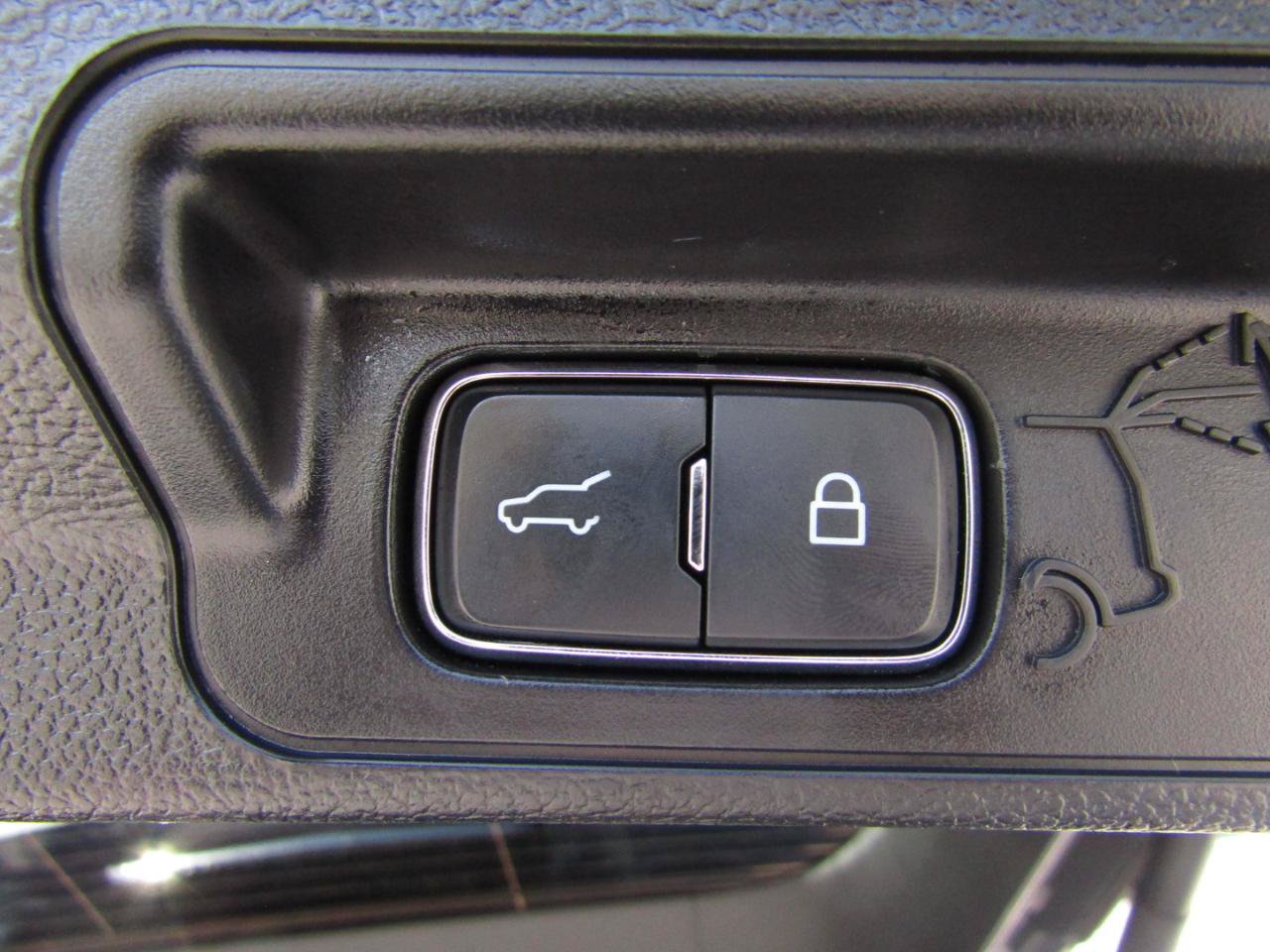 Used 2023 Ford Explorer XLT w/ Equipment Group 202A AWD/4WD image 8