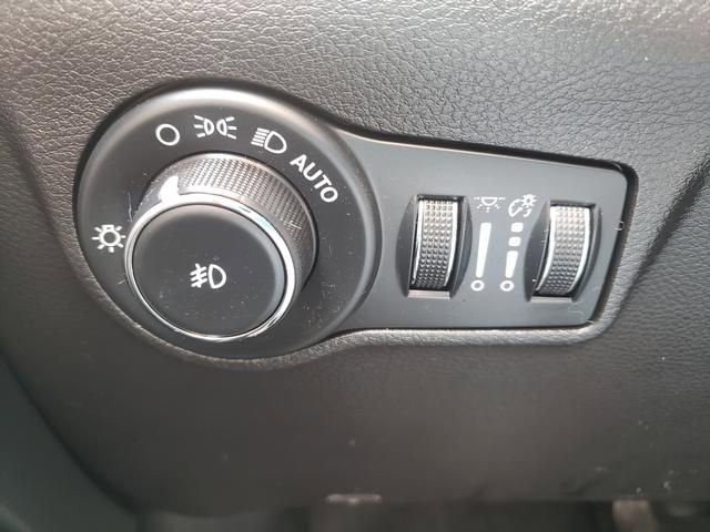 Used 2023 Jeep Compass Latitude AWD/4WD image 29