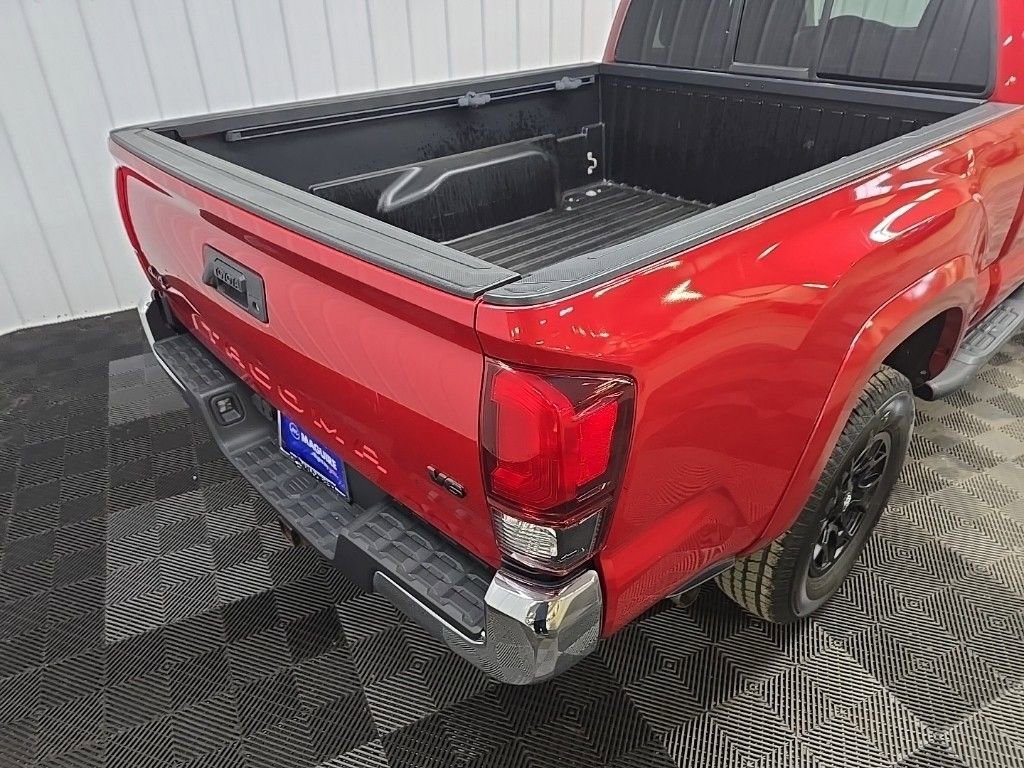 Used 2019 Toyota Tacoma SR5 AWD/4WD image 11