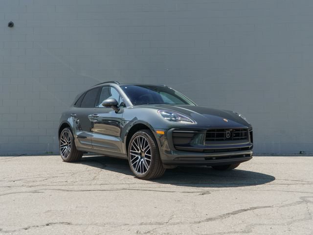 Certified 2026 Porsche Macan AWD/4WD image 9