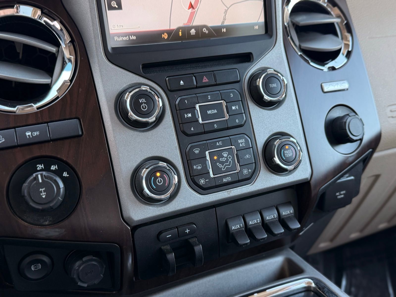 Used 2016 Ford F250 Lariat w/ Lariat Ultimate Package image 27