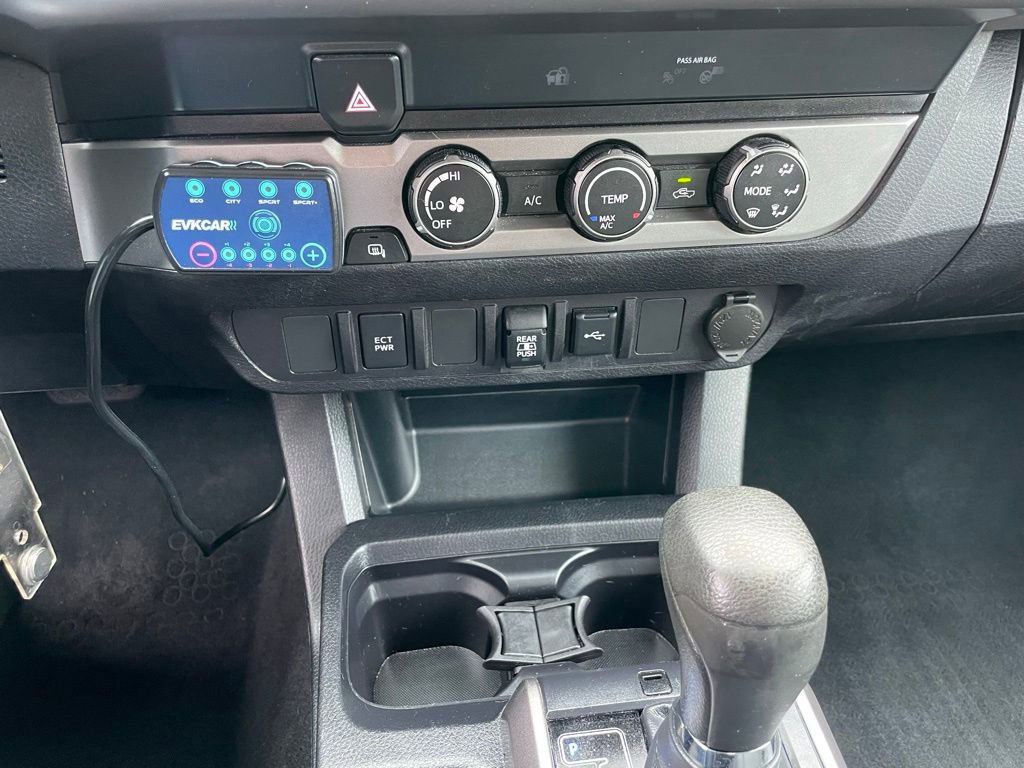 Used 2020 Toyota Tacoma SR5 RWD image 18