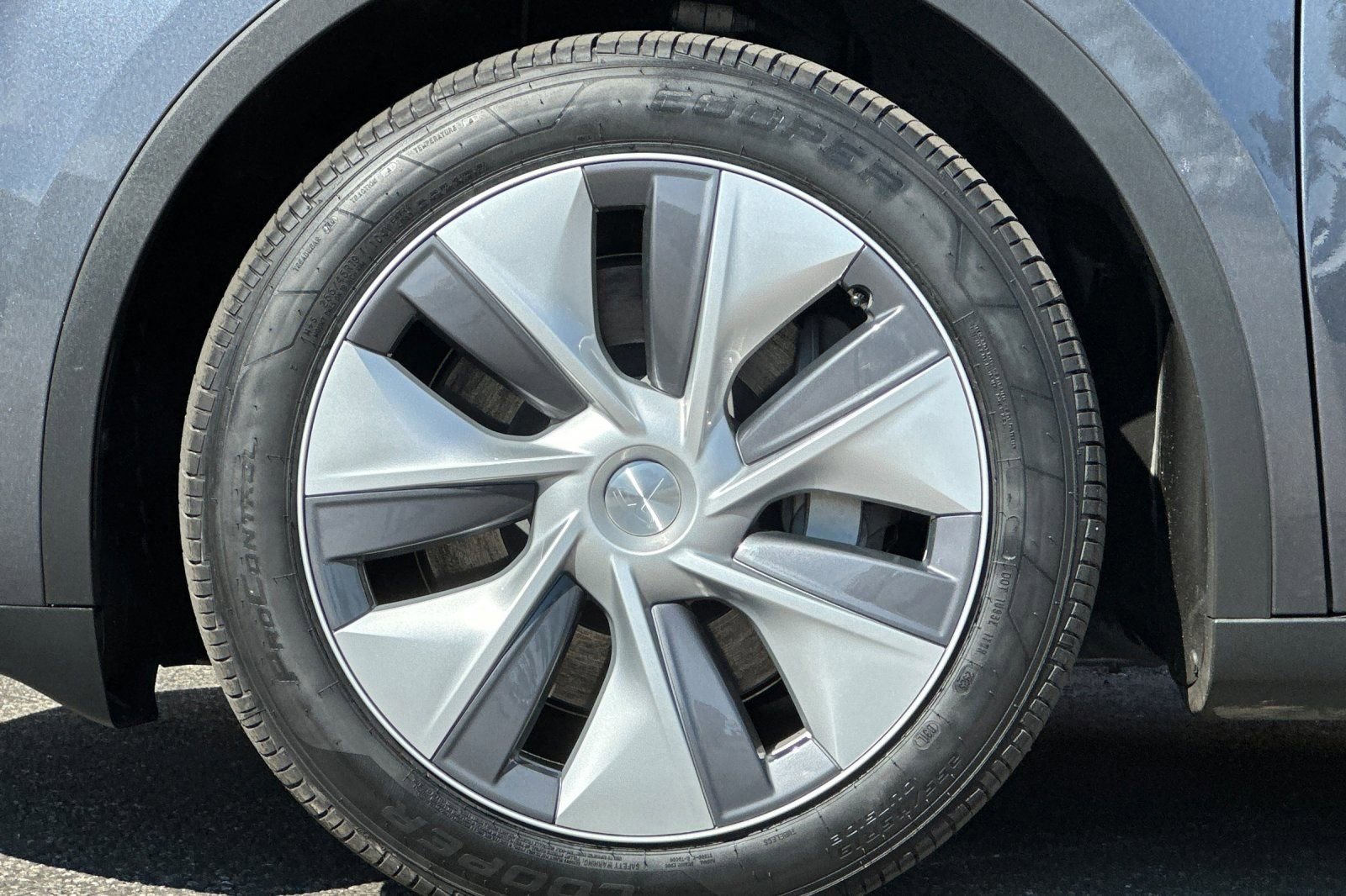 Used 2023 Tesla Model Y Long Range image 27