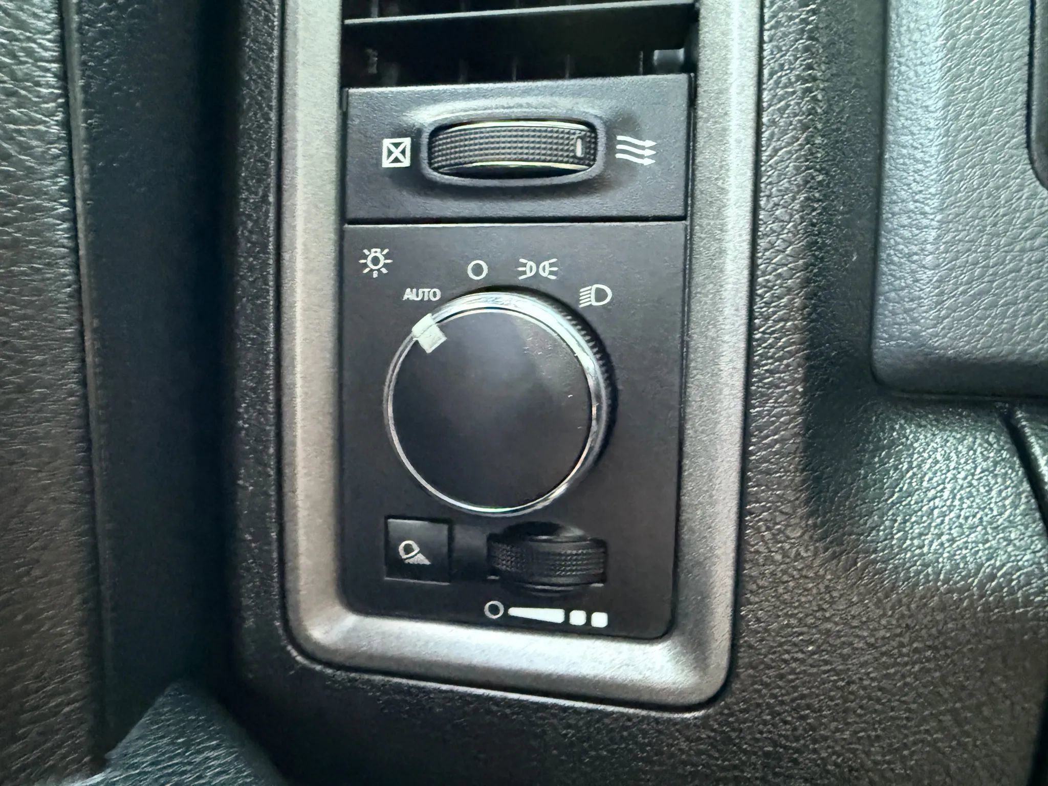 Used 2013 RAM 2500 Tradesman w/ Chrome Appearance Group image 23