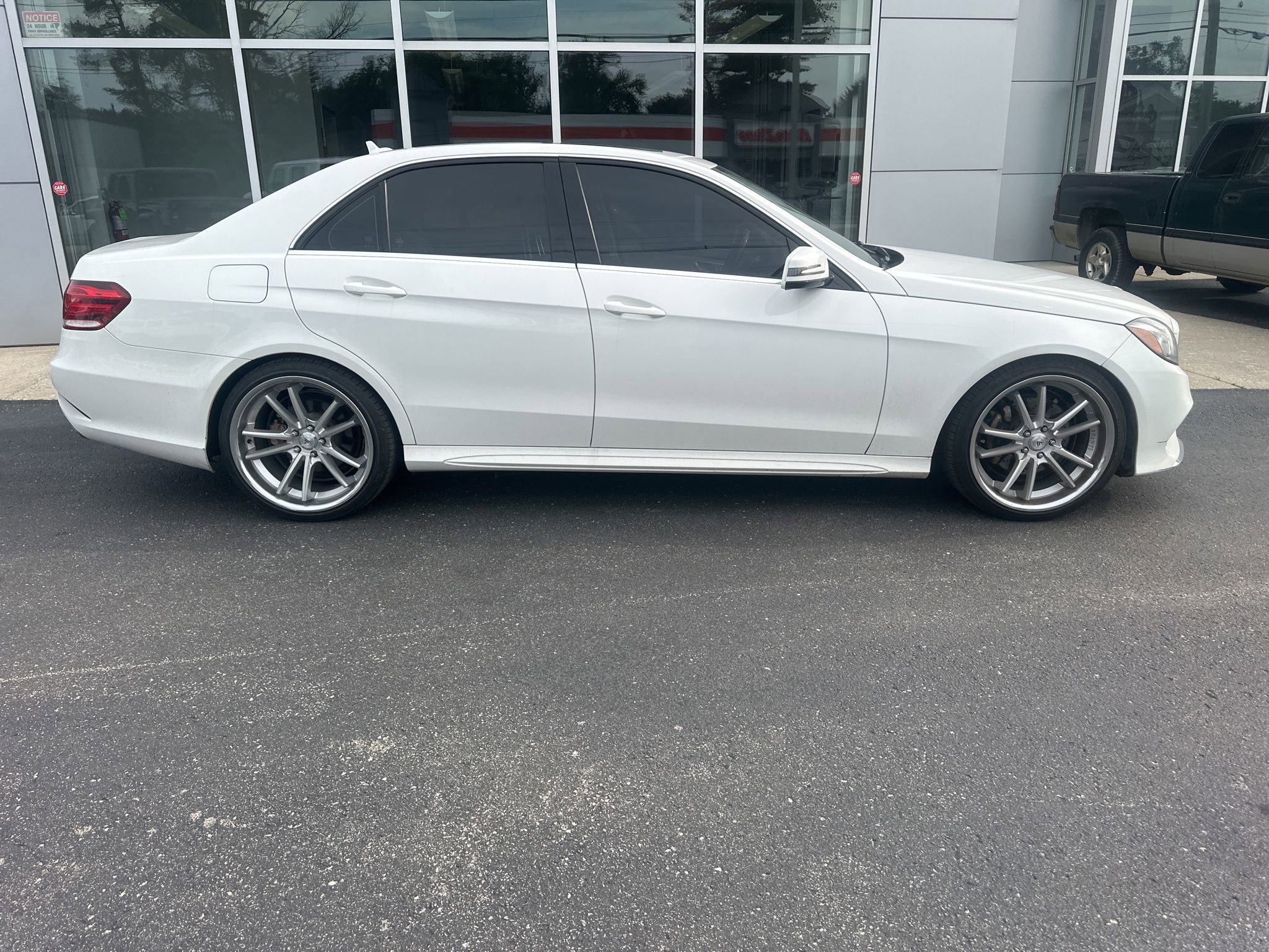 Used 2014 Mercedes-Benz E 350 Sedan image 2