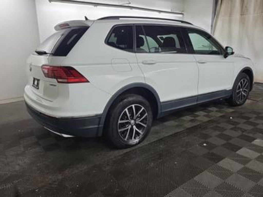Used 2021 Volkswagen Tiguan SE w/ Panoramic Sunroof Package image 5
