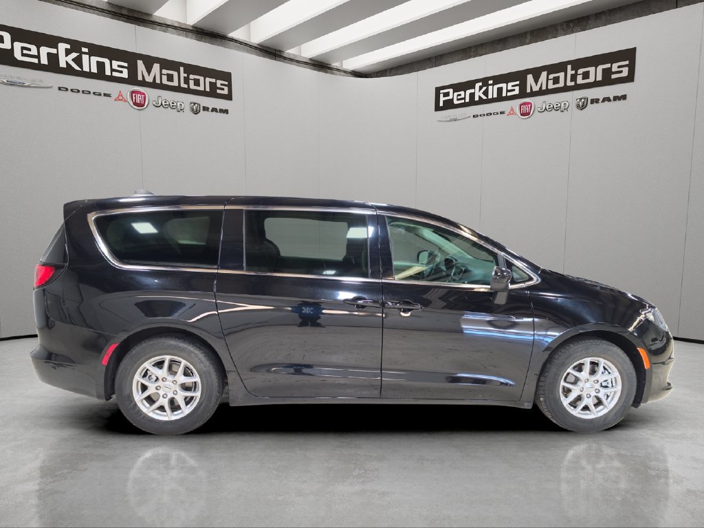 Used 2024 Chrysler Voyager LX FWD image 6