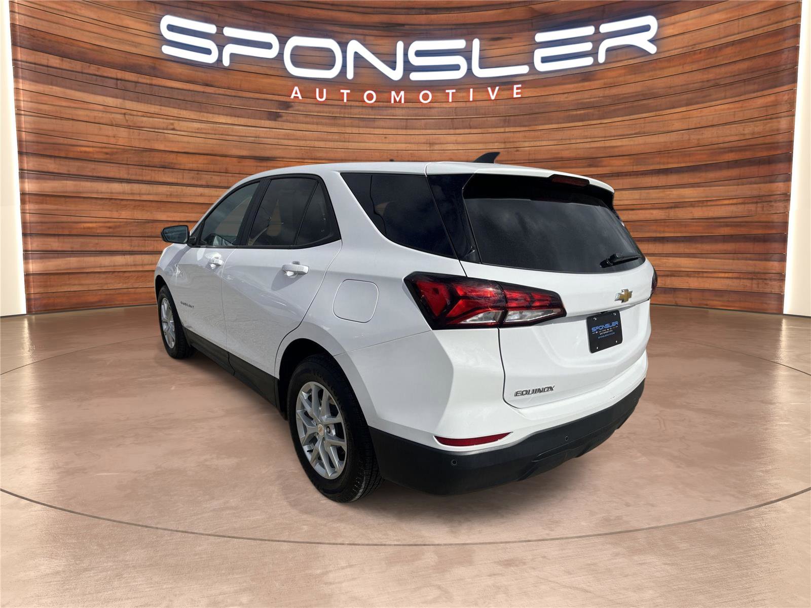 Used 2023 Chevrolet Equinox LS image 3
