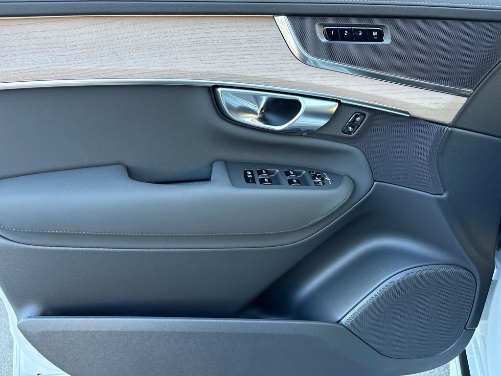 New 2026 Volvo XC90 B6 Core w/ Protection Package Premier image 9