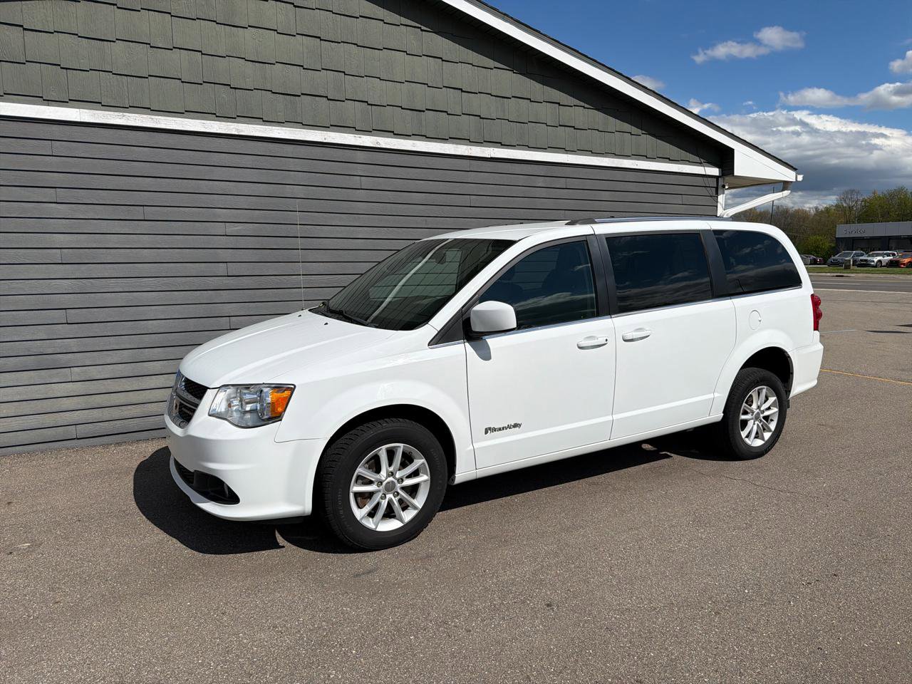 Used 2019 Dodge Grand Caravan SXT FWD image 4