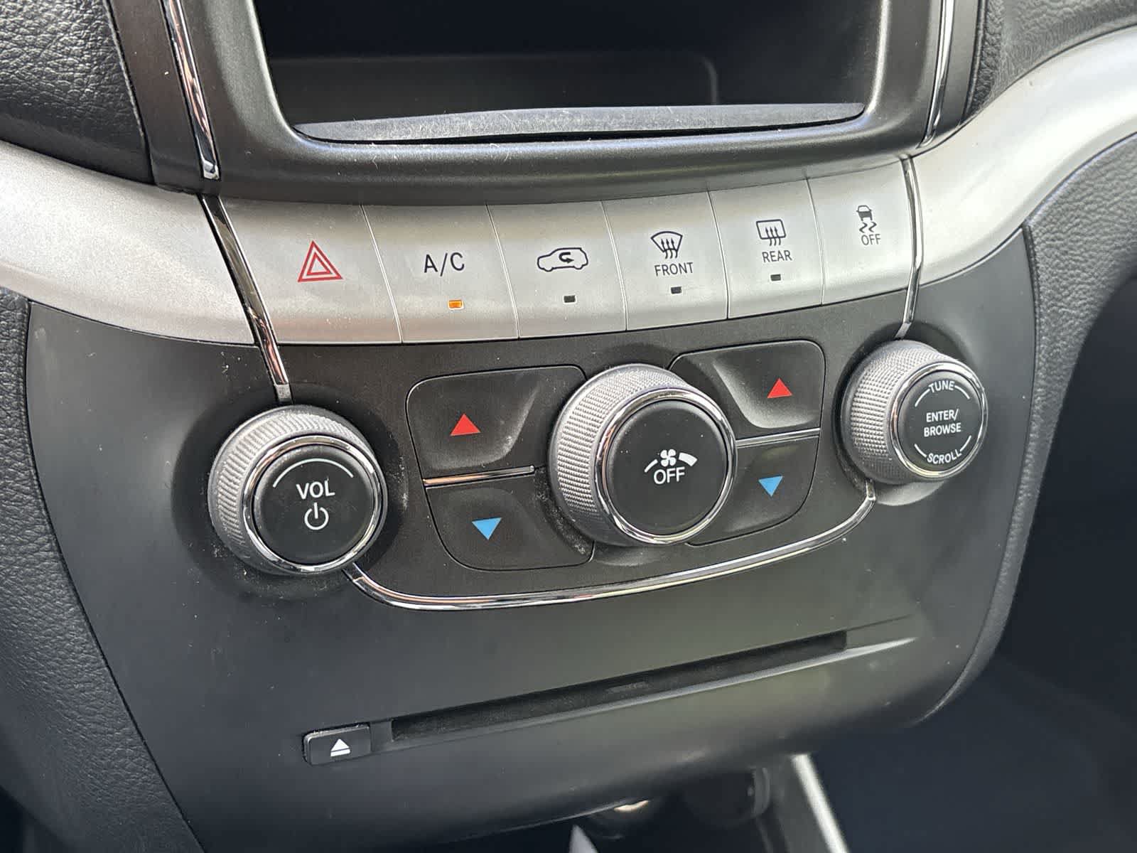 Used 2017 Dodge Journey SXT w/ Comfort/Convenience Group FWD image 18