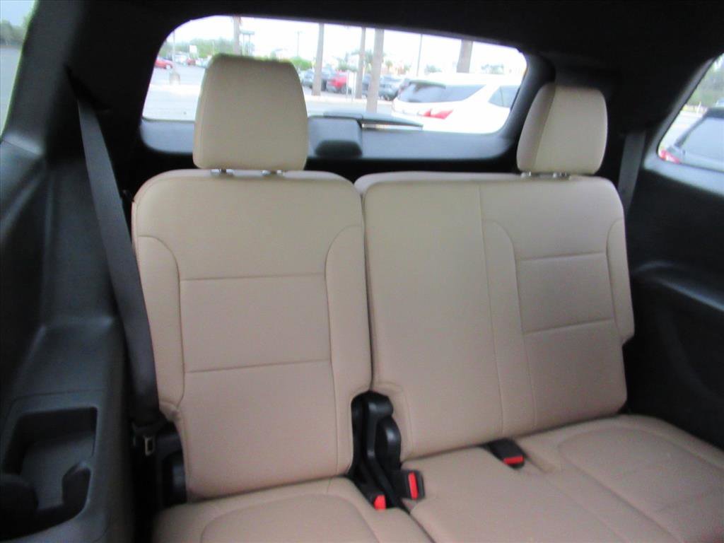 Used 2023 Chevrolet Traverse Premier image 32